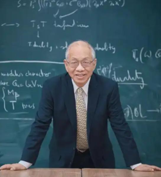 美籍华裔数学家丘成桐直言：中国的数学水平比美国落后了80多年，甚至和美国上世纪4