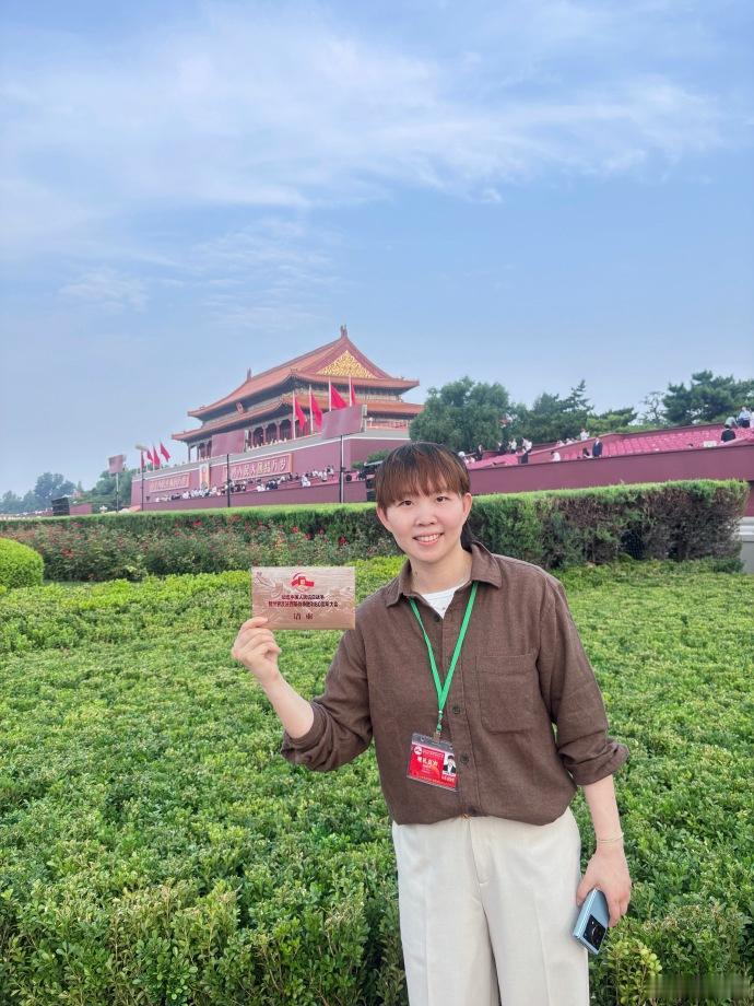 朱雨玲现场观礼阅兵朱雨玲说身为中国人骄傲自豪 九三盛大阅兵结束，更新微博：“来自