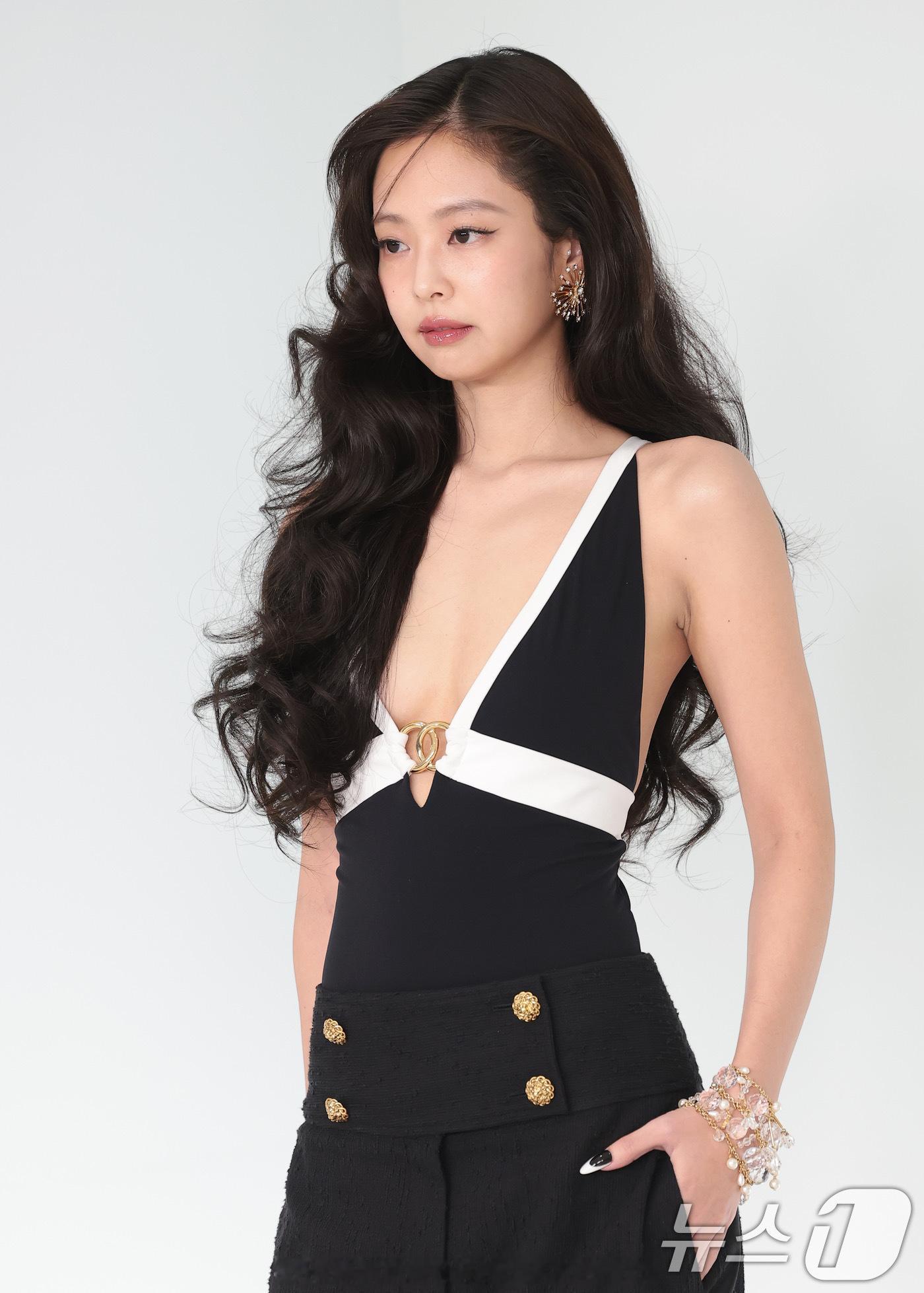 JENNIE今日看秀活动新闻图 