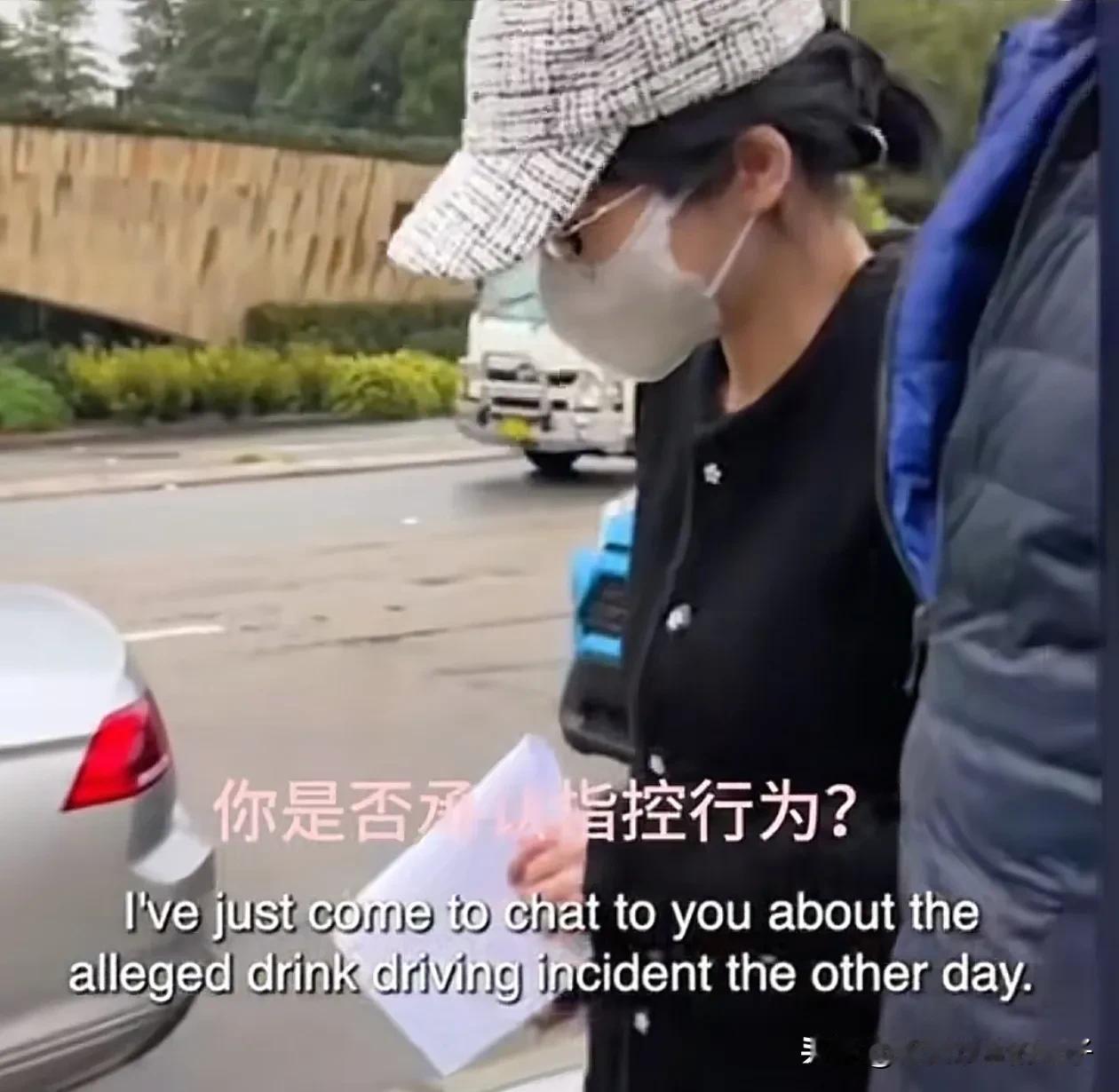 刚刷到了杨兰兰的视频，
看来澳大利亚记者对她也很感兴趣，
问了她很多尖锐的问题，