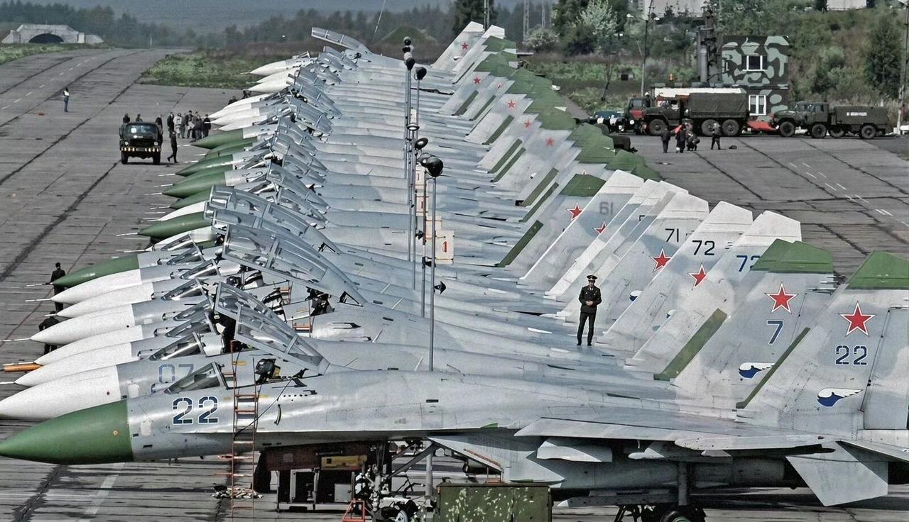 4月16日，据社交媒体报道，中国🇨🇳空军装备发展史，从八十年代苏一27战斗机