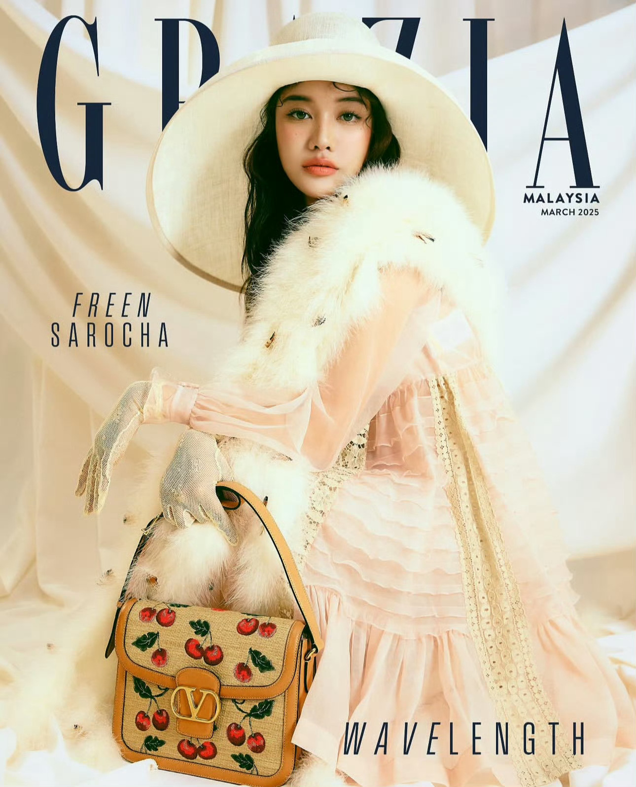 去年一月拿下Valentino 代言，来看华伦天奴助力代言人Freen 登上的时