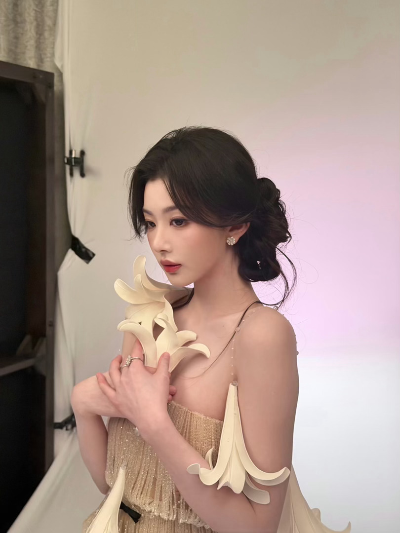 孔雪儿公主盘发孔雪儿流苏抹胸裙🆘公主宝宝出现了!!!!!!孔雪儿