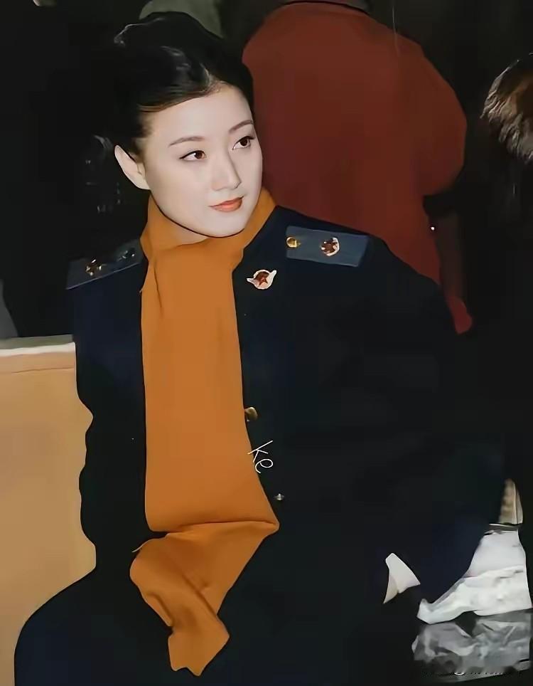 太惊艳了！
这是年轻时的宋祖英！真是倾国倾城，优雅，知性，卓尔不凡！高贵感满满。