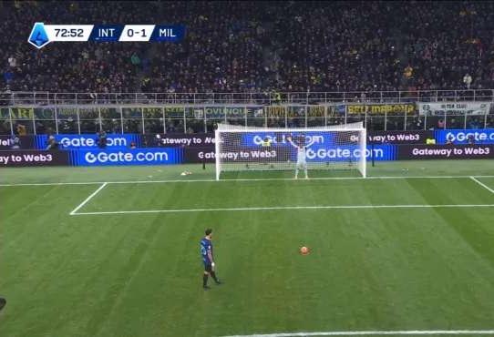 隔壁的胜利，也是红鸟数据的胜利。恰尔汗奥卢的这个点球，迈尼昂最终胜出，对方故意让