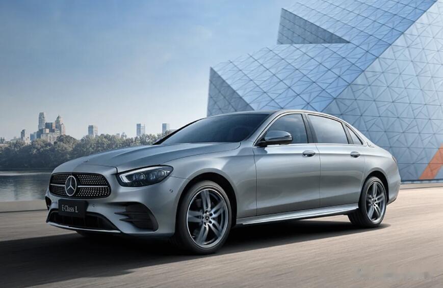 77644辆！奔驰E级上半年的销量没有突破8万辆大关，但是依旧站在了7.76万辆