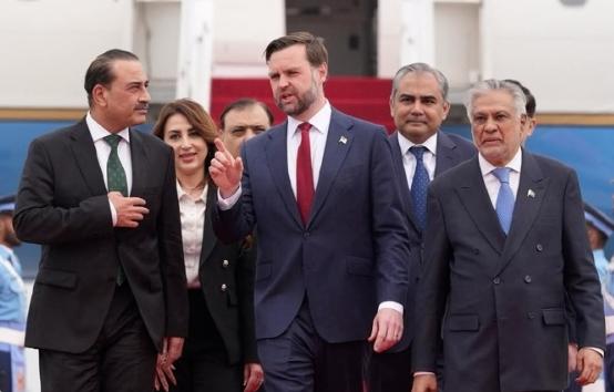 美方副总统万斯张口就要求伊朗把所有核浓缩材料全搬走，还得承诺绝不碰核武器，伊朗直