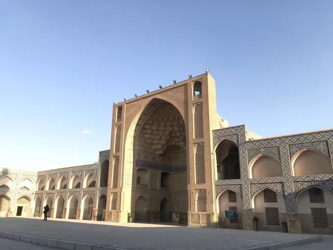 特朗普表示，他对英国首相斯塔默“非常失望”，指责后者在是否允许美国使用查戈斯群岛