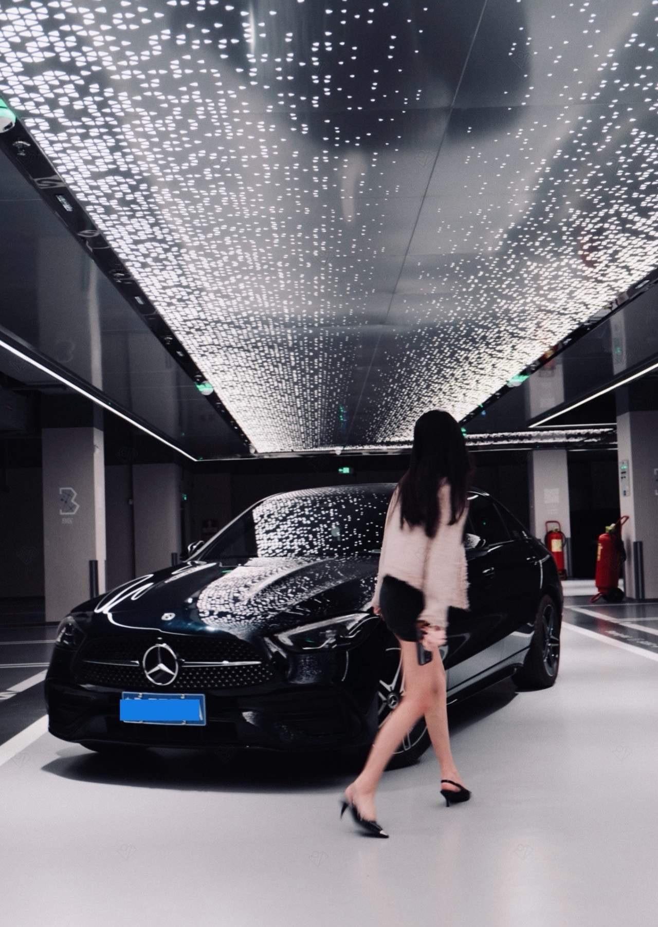 内燃机的魅力 奔驰c260l 美女车模小姐姐 大长腿美女 汽车摄影