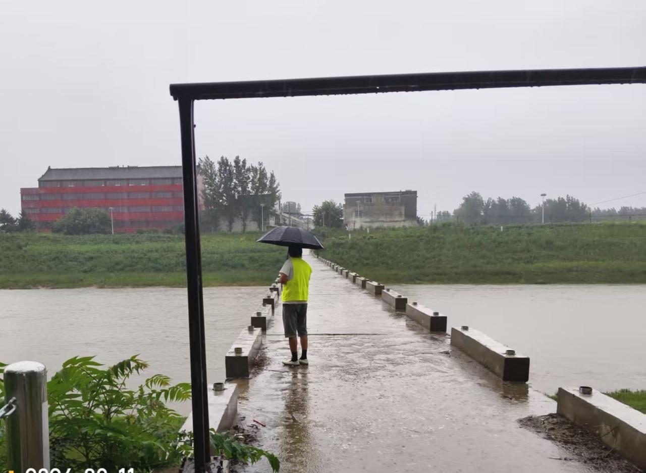 台风白海豚真是比较厉害
已经下了一夜的大雨了，现在还没有停一停的打算，基层一线的