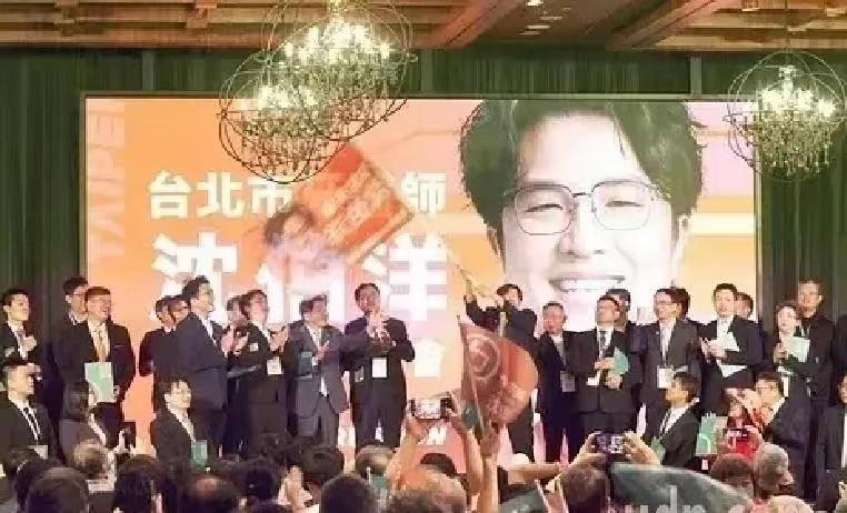 绿媒吹爆沈伯洋！黄暐瀚称其″民调已逼近甚至超蒋万安″，馆长放狠话：他当选我跪着道