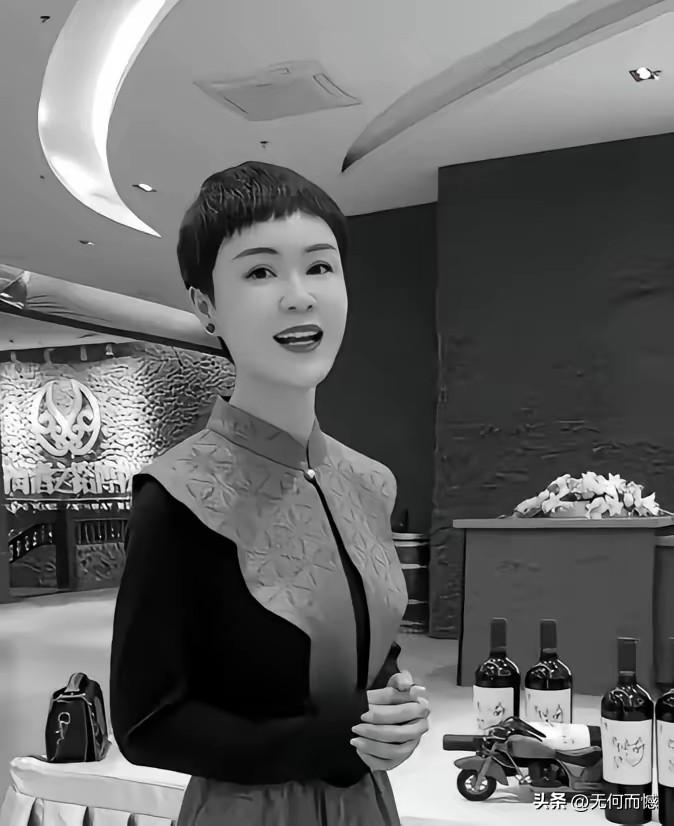 贺娇龙以这样的方式离去，真是让人接受不了，她是那样的阳光，她是那样的雷厉风行，她