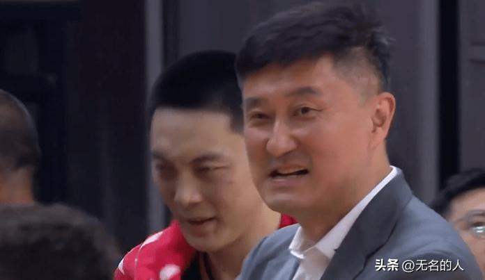 广东三节落后36分很无奈，杜峰指导强颜欢笑




广东三节落后上海36分，三节