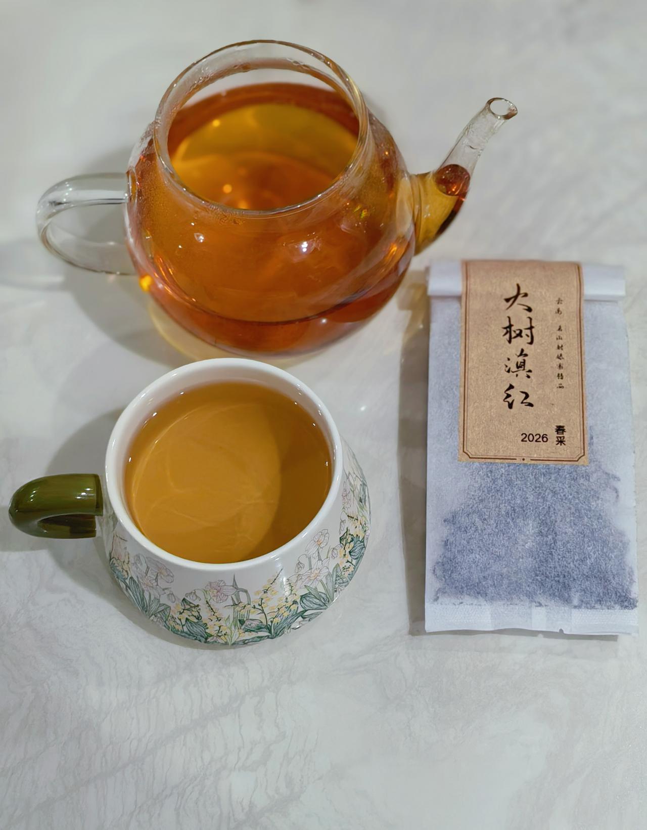 有茶，就有空～

半生烟火，
换半杯清欢。

日子慢过，
茶要慢慢喝。

茶已温