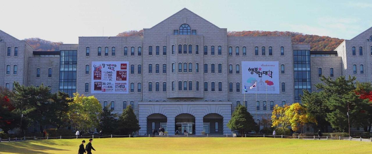据韩国媒体韩联社报道，乌兹别克斯坦一批24岁至35岁的青年政府官员周二第二次走进