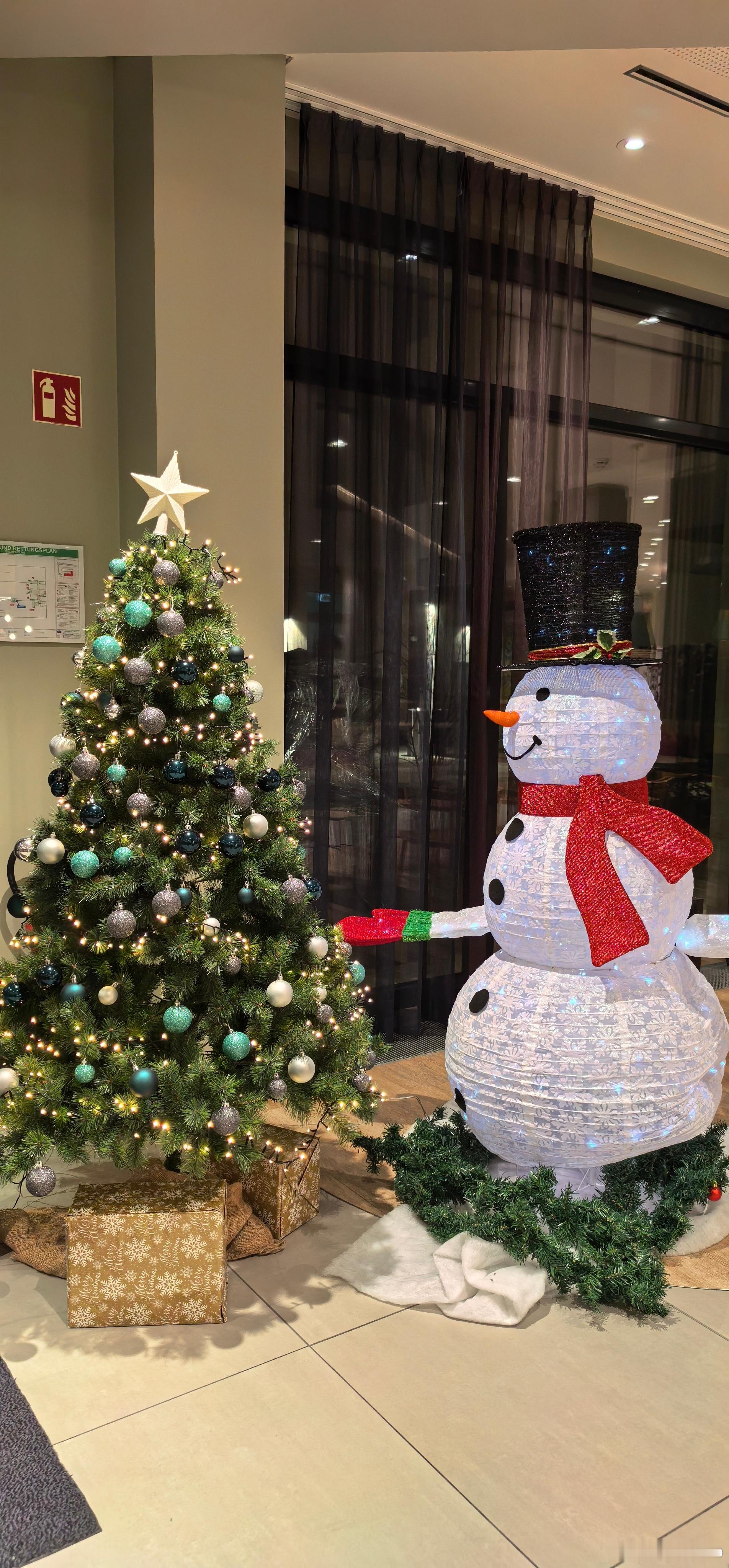 对了耶，快到圣诞节了。 德国·宝马德国慕尼黑总部