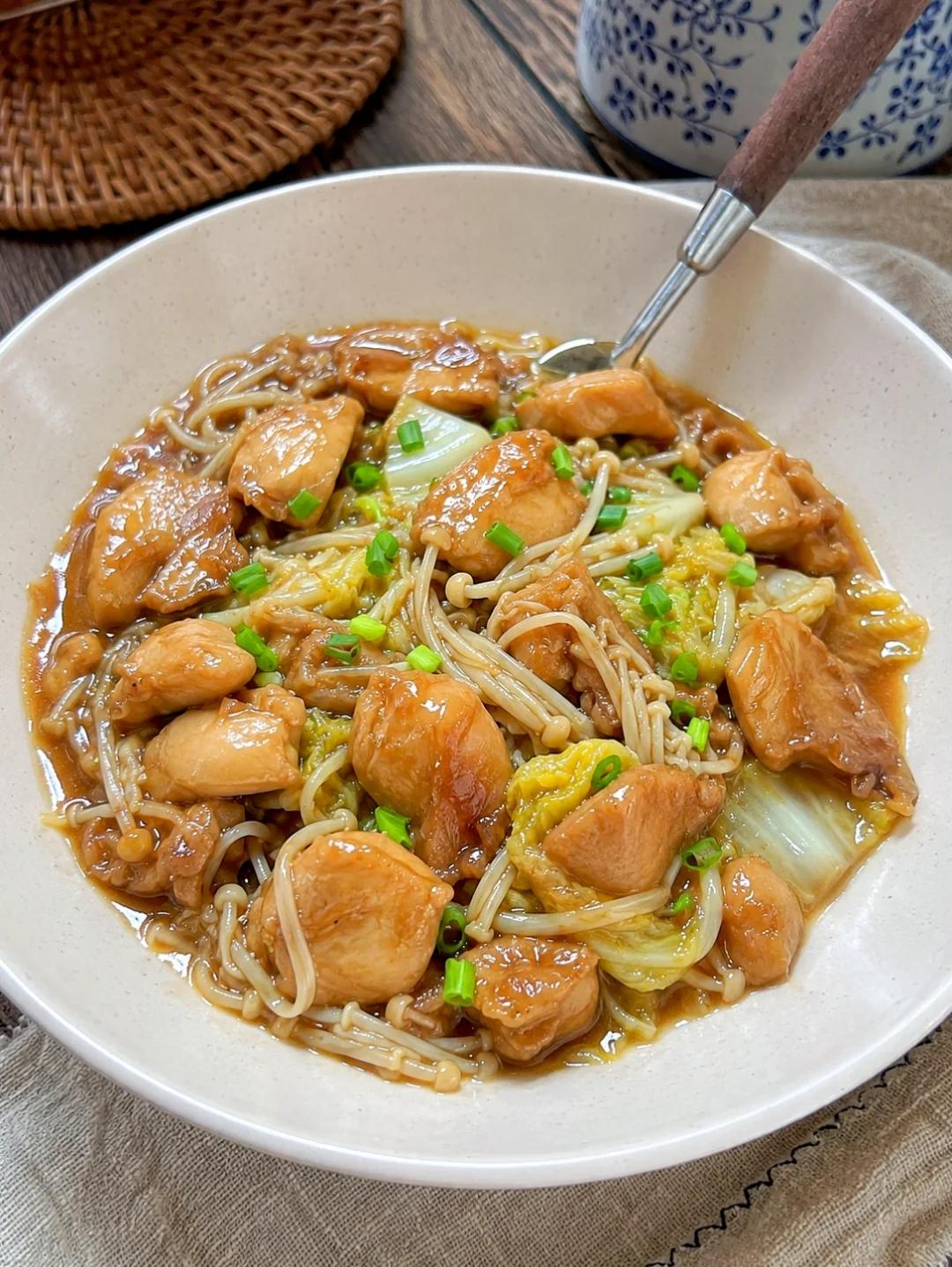 娃娃菜+金针菇再来点鸡腿，非常合适