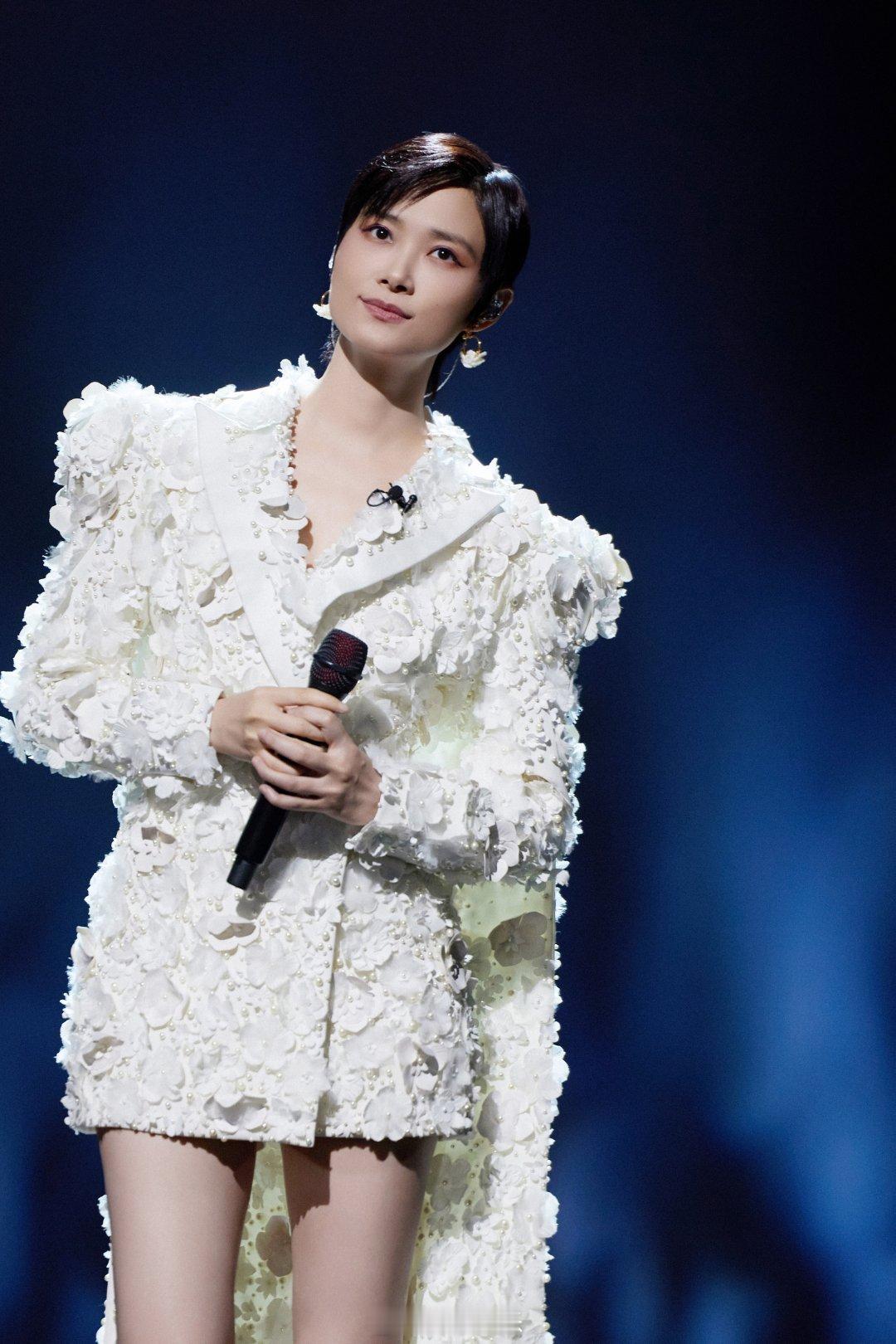 李宇春容祖儿终身美丽  一场视听盛宴和一起唱电影《瘦身男女》的OST《终身美丽》