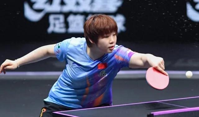 4-1完胜王艺迪！21岁蒯曼的速度让国乒主力都跟不上

比赛结束，蒯曼的球衣能拧