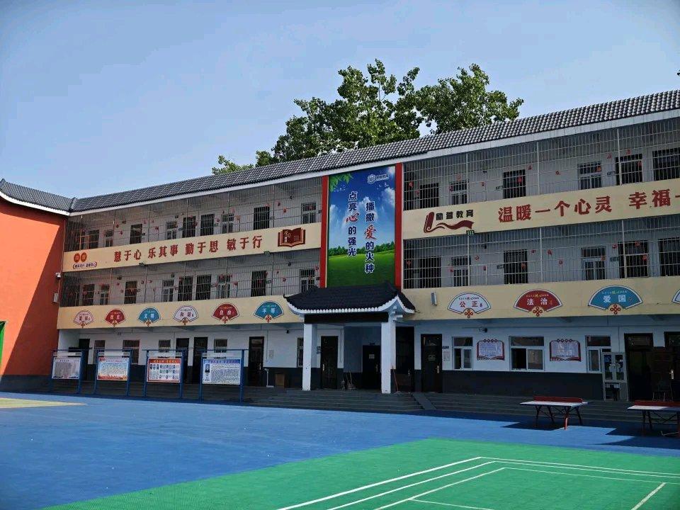失控的爱：女大学生被家人骗入戒网瘾学校的11天 | 封面人物这11天，是女大学生