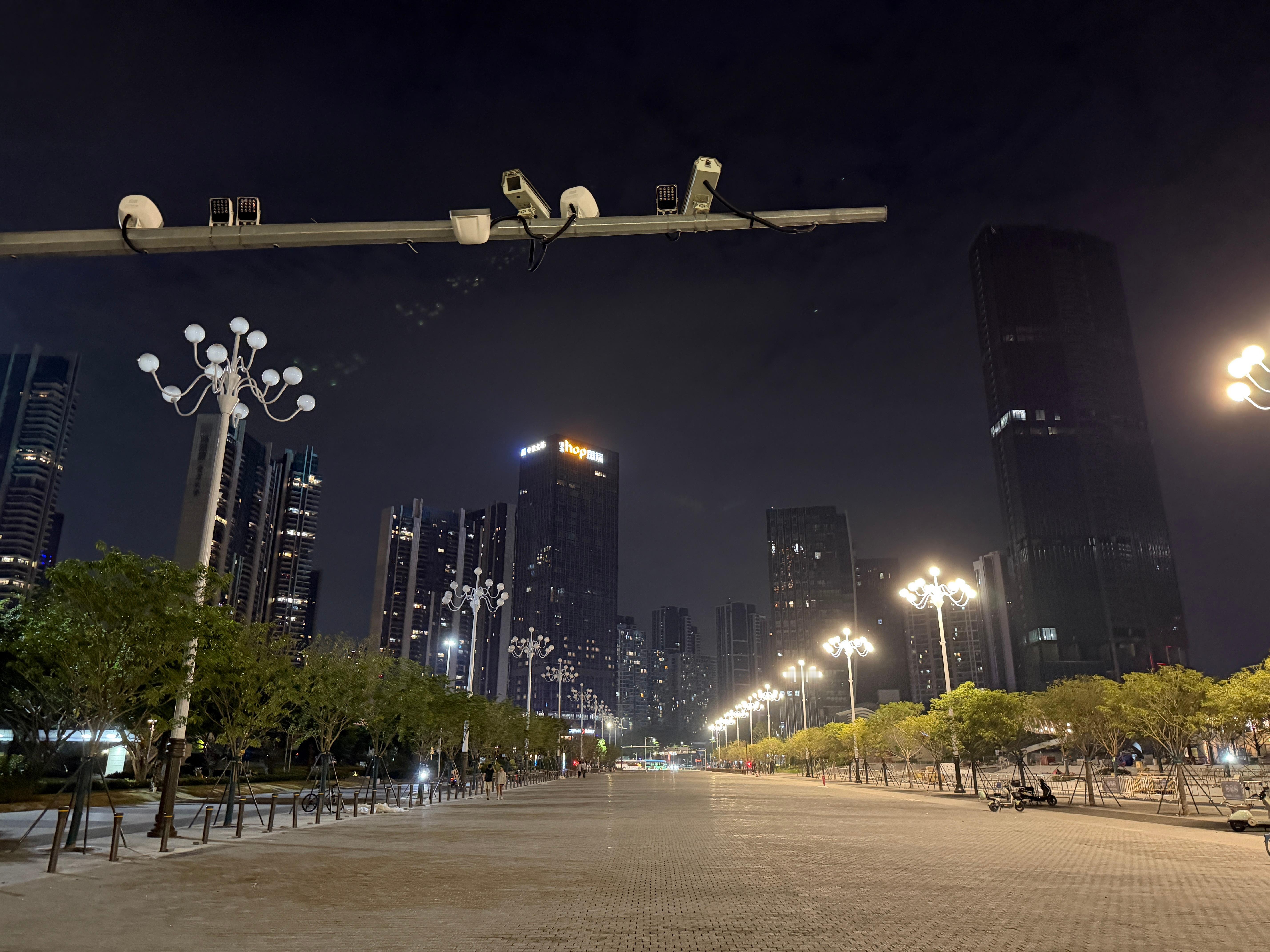 地表最宽电🐔专用车道在宝安中心落成，进一步强化了宝安特色交通文化[good] 