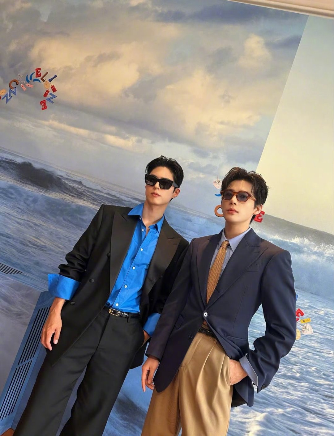 朴宝剑王安宇怎么认识的朴宝剑探班王安宇 帅哥合体对大家眼睛真～的很友好你们怎么突