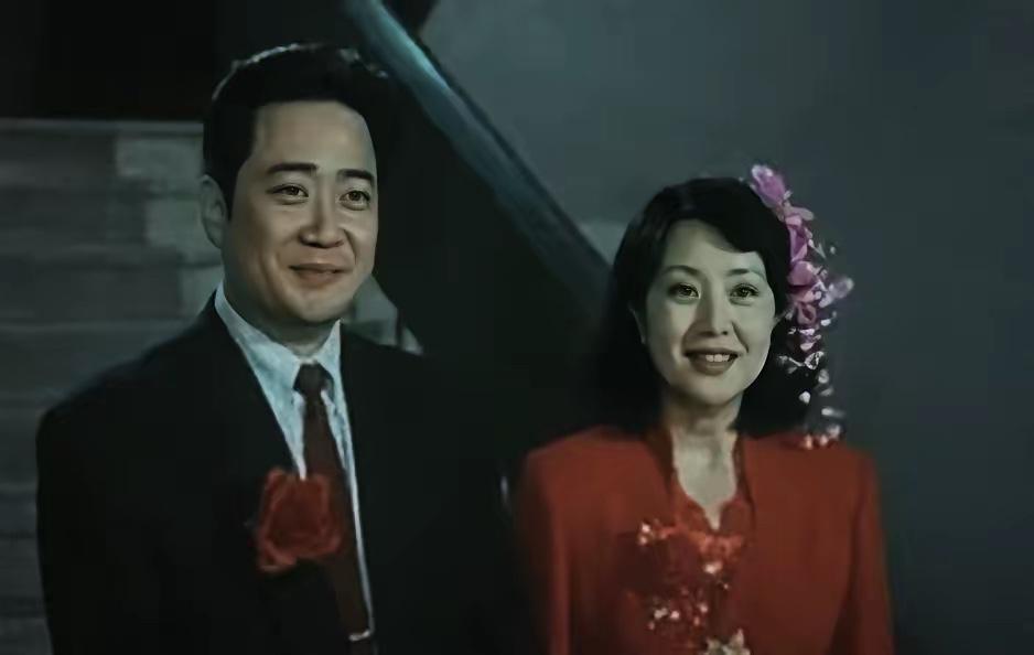 张铁生蹲了十五年大牢。他媳妇董礼平等了十五年。她是沈阳农业大学的讲师，两人是同窗