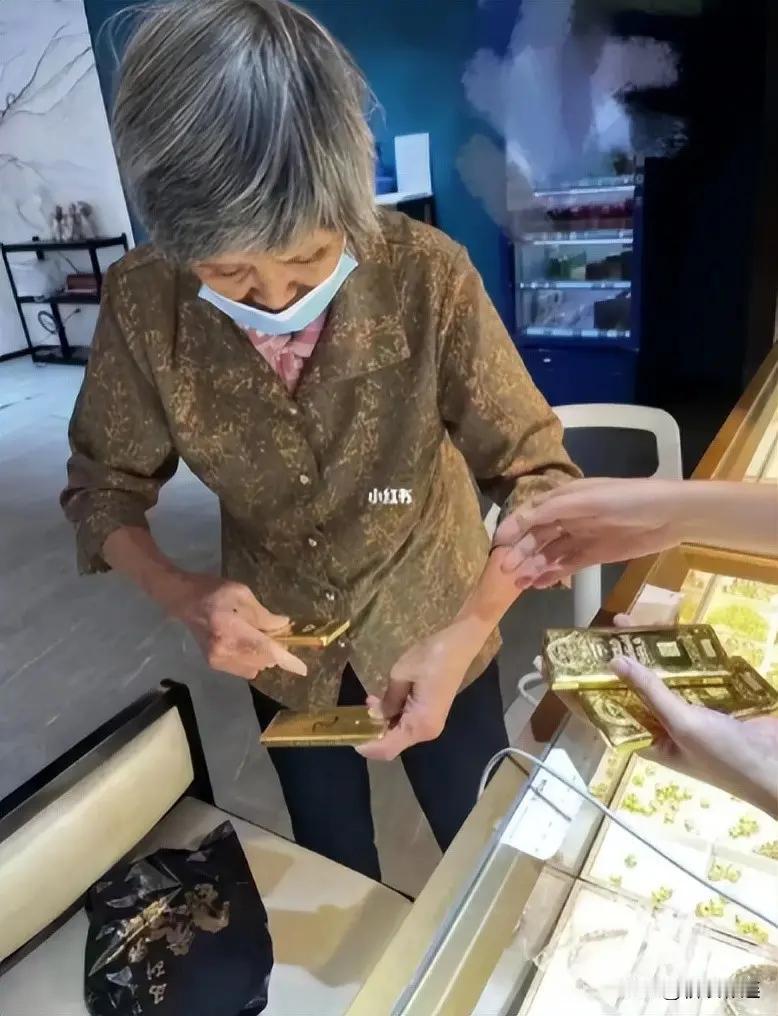 晕了，古人云“买涨不买跌”，用在现在的黄金市场再合适不过了。
由于最近的黄金价格