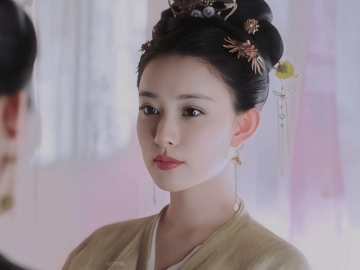 孟子义这个剧抛脸，换个装扮，完全不一样的感觉，鼻子好像跟她之前的鼻子，完全不一样