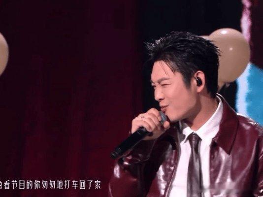 老舅那个女孩后劲儿好大 简单几句歌词，却写尽了好多年的心事。年少时觉得来日方长，