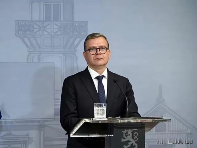 “拉眼角”手势背后，是“芬兰人党”将个体歧视行为上升为政治符号的险恶用心——他们