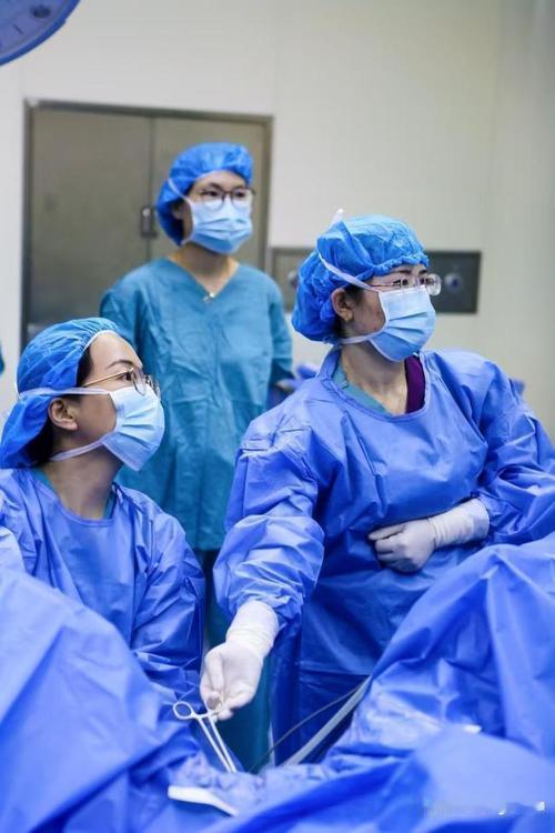 16岁女生怀孕确诊葡萄胎，警示未成年人健康风险
 
近日，一名16岁女生因停经后