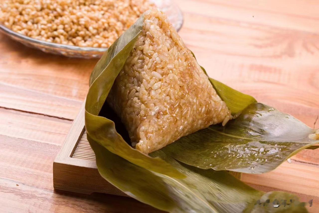 纯手工粽子，看着是不是很有食欲，味道也是刚刚的[大笑]