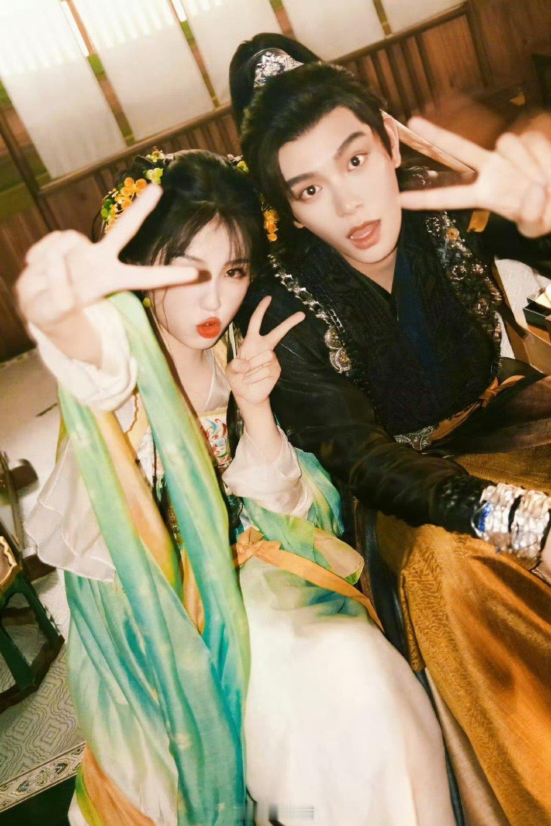 #妙趣横声同框营业#哟吼，虞书欣、丁禹兮的同框物料来了，看得出来首次合作就这么默
