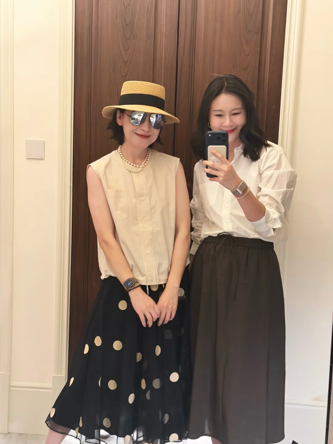 7月 	 八点多出门骑车 七月的早晨 居然像秋天一样凉爽 坐在没开门的...