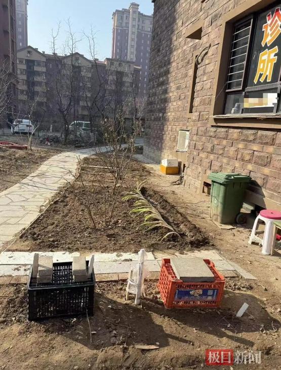 辽宁葫芦岛，一男子家物业费每年1400元，大年初三，他发现门禁进不了单元门，一打