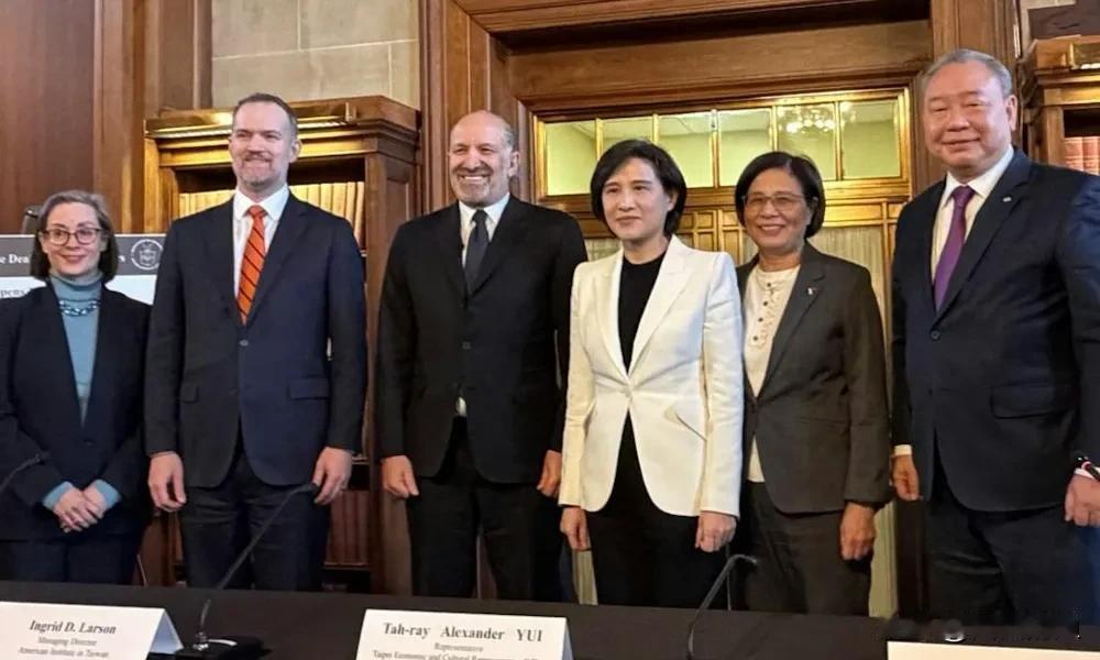 说出来你可能不信，台湾现在最害怕的，根本不是大陆的导弹，而是自家台积电的订单。因