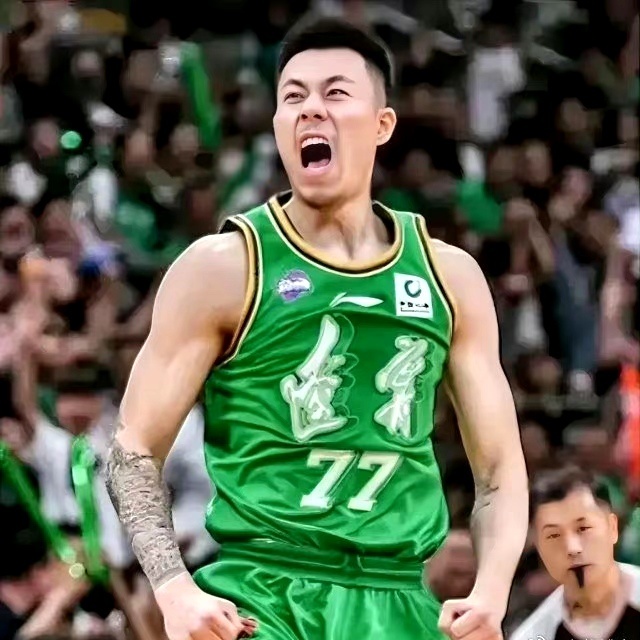 辽宁和新疆顶流球星对比，新疆显弱！1，辽宁后卫赵继伟明里胜过新疆于德豪2，两队双