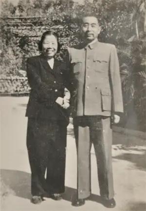 “鞠躬尽瘁”不足以形容他，“死而后已”亦难概括其万一。那无数日夜的“不累”，是一