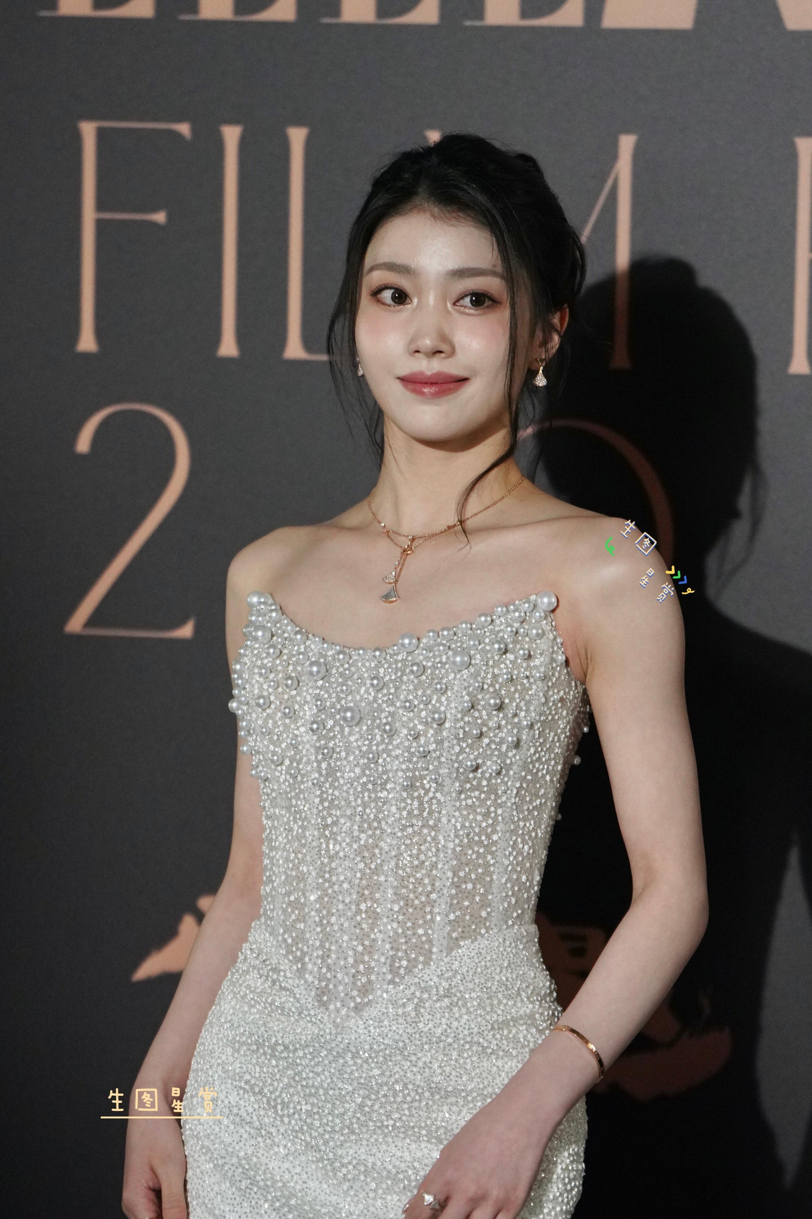 沈小婷ELLEMEN电影英雄之夜生图，甜系美小婷🌸 沈小婷[超话] ​​​