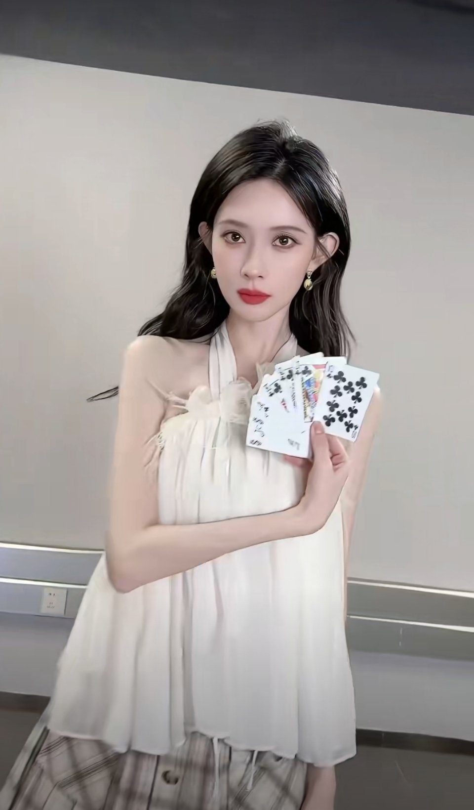 孟子义咬牌变装来了！红唇女特工❤️ ​​​