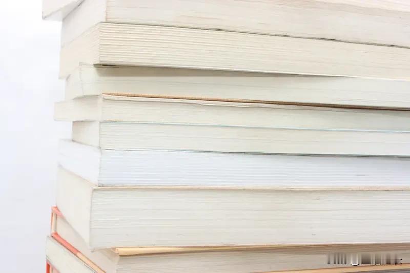 除了看望街坊邻居
我几乎不串门
无论在外工作
还是在家里
串门不是我的爱好
也不