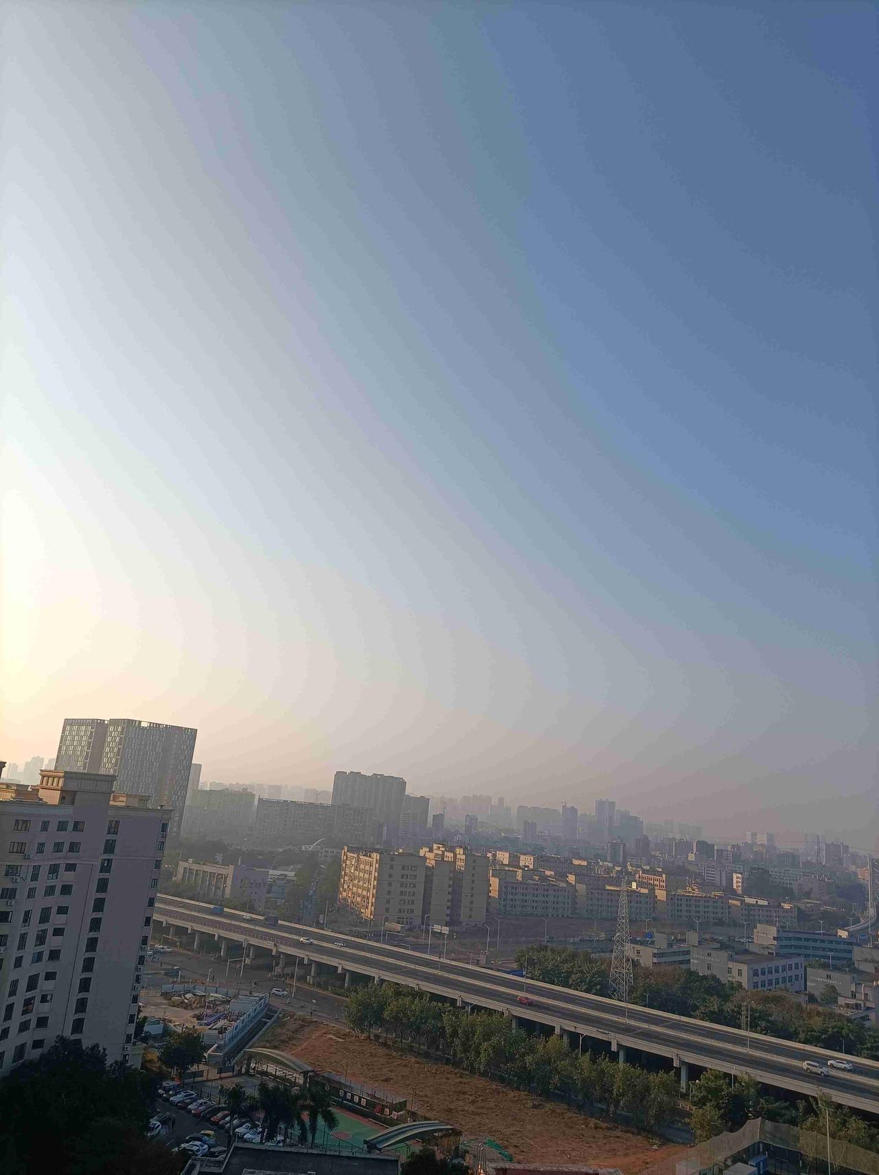 我的今日状态：😁轻松愉快
我这里的天气：☀️晴天，深圳今日晴转小雨，气温14度