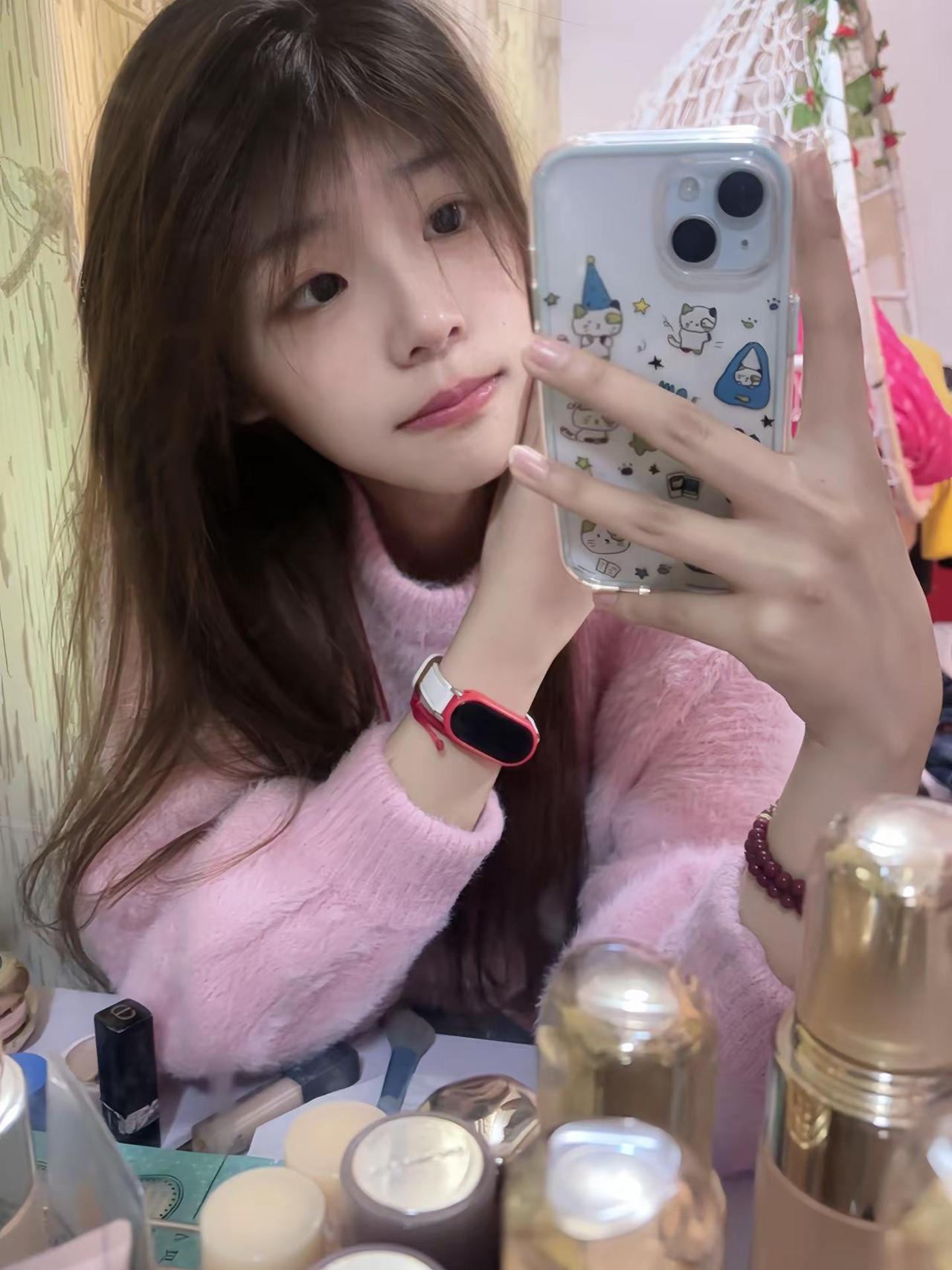 兄弟们，我女装好看吗