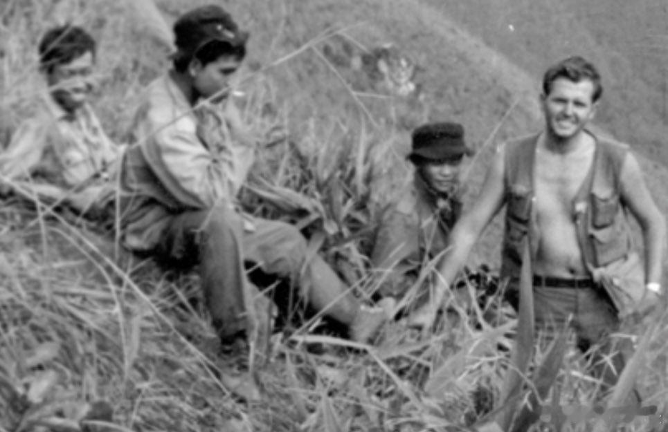 1969 年 4 月，CCN 前线基地，Black 身穿刚领到的 1-0 战术背