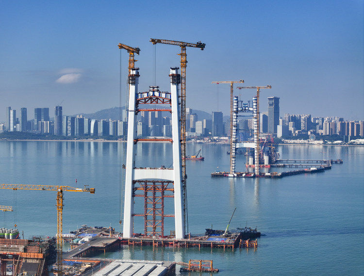 海上立起新地标！厦金大桥刘五店航道桥主塔封顶