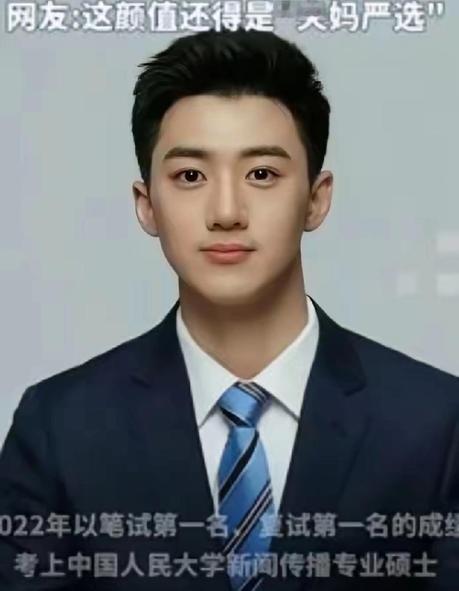 炸裂！央视惊现首位“00后”新主播，一登场就自带光芒，青春活力简直要溢出屏幕！