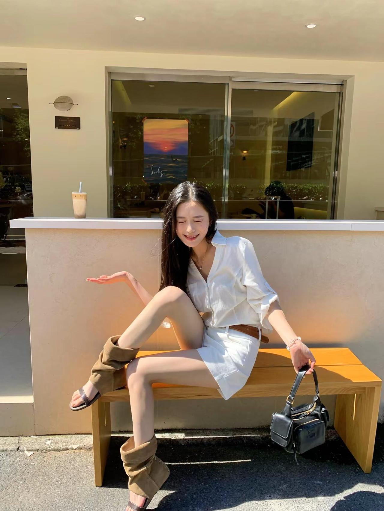 女孩 你的人生不会轻易完蛋的 因为我们没有蛋蛋今日份极简穿搭 女生治愈文案 咖啡