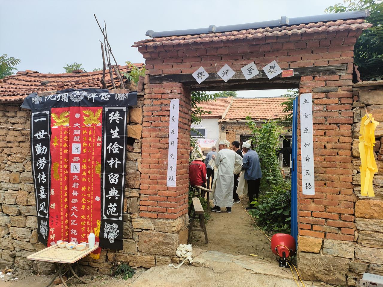 丙午五月记梦悼亲
 
岁次丙午，五月初二，漏下三更，晨光未露，余卧榻假寐，俄顷入