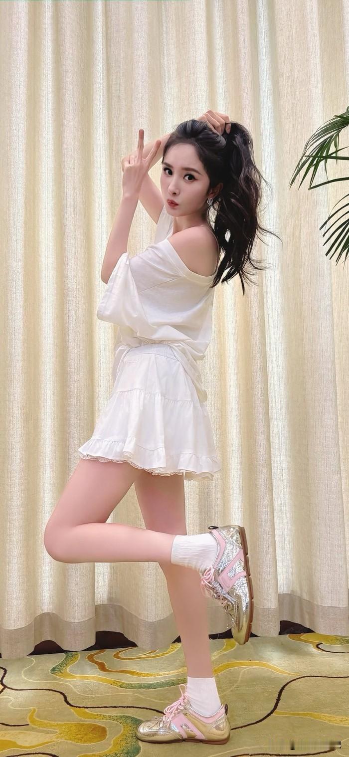 少女幂上线！一个眼神迷倒一帮男人
